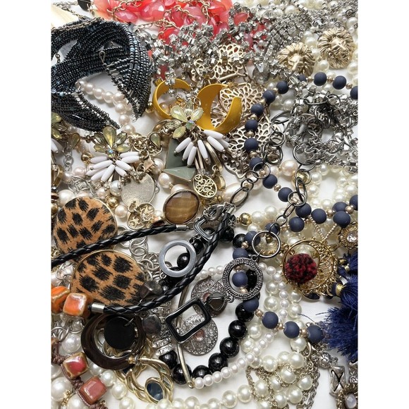 Vintage To Now Jewelry 25 Pc Lot Of Jewelry, No Junk All Wearable Or Resell - Picture 9 of 10